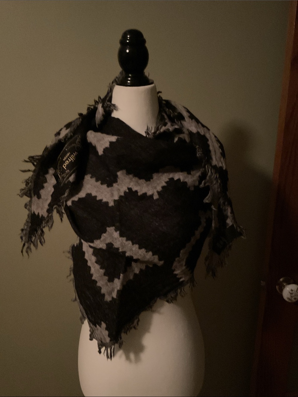 Aritzia Wilfred Pure Australian Wool Triangle Scarf Shawl Black Gray NWT